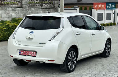 Хетчбек Nissan Leaf 2015 в 