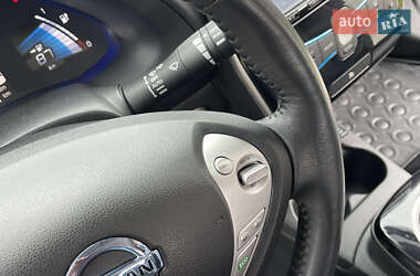 Хетчбек Nissan Leaf 2015 в 