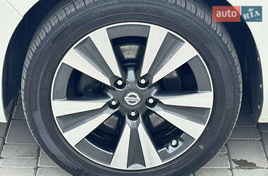 Хетчбек Nissan Leaf 2015 в 