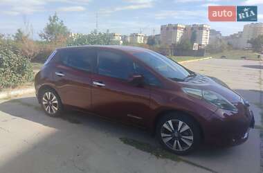 Хэтчбек Nissan Leaf 2016 в Херсоне
