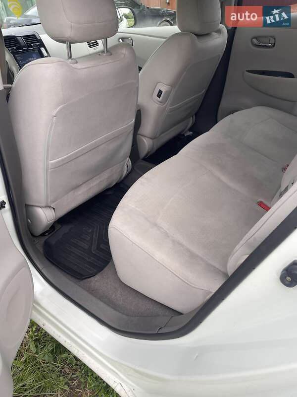 Хетчбек Nissan Leaf 2012 в Шепетівці