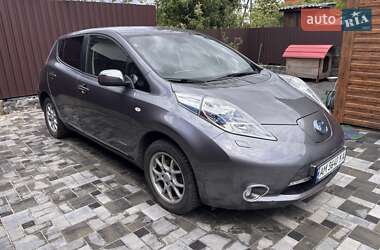 Хетчбек Nissan Leaf 2013 в 