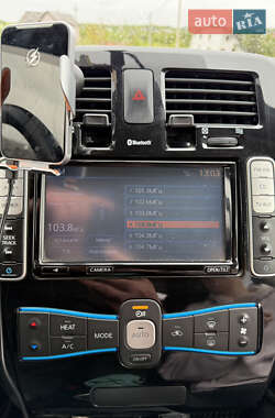 Хэтчбек Nissan Leaf 2013 в 