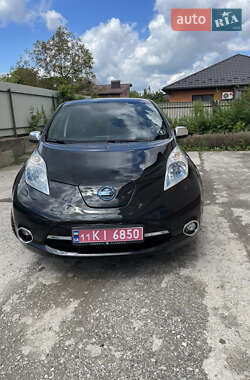Хэтчбек Nissan Leaf 2013 в 