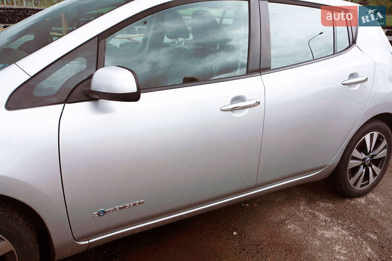 Хэтчбек Nissan Leaf 2013 в Львове