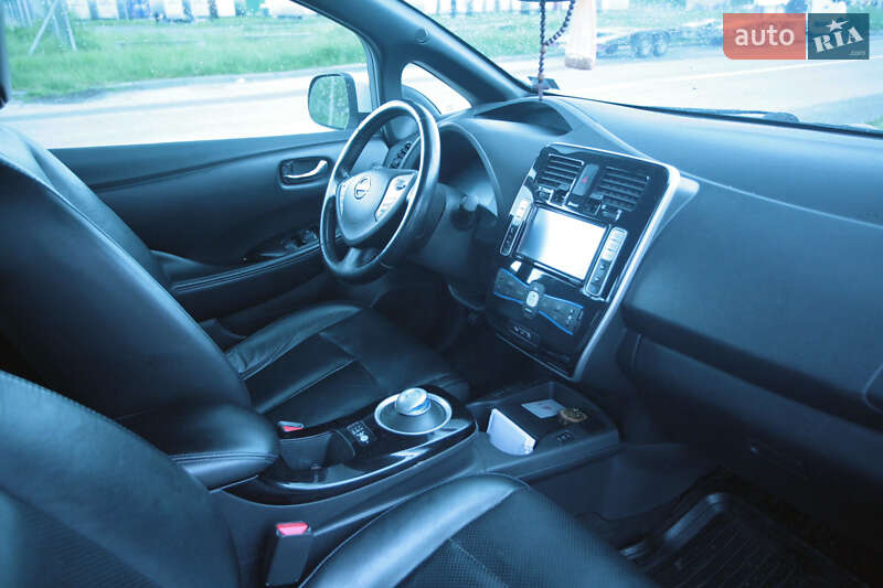 Хэтчбек Nissan Leaf 2013 в Львове
