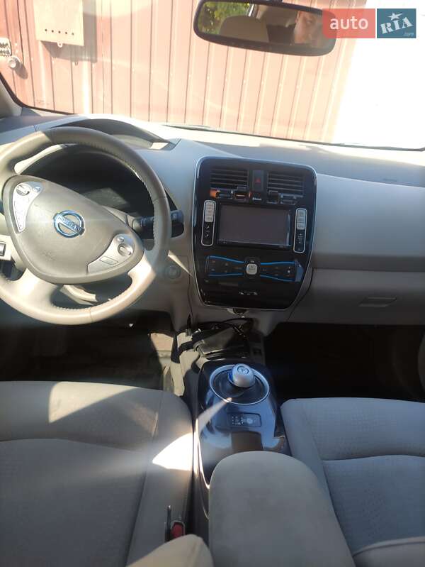Хэтчбек Nissan Leaf 2012 в Каменском