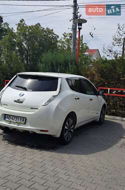 Хэтчбек Nissan Leaf 2016 в 