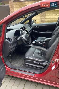 Хэтчбек Nissan Leaf 2013 в 