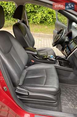 Хэтчбек Nissan Leaf 2013 в 