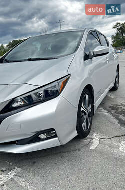 Хэтчбек Nissan Leaf 2018 в 