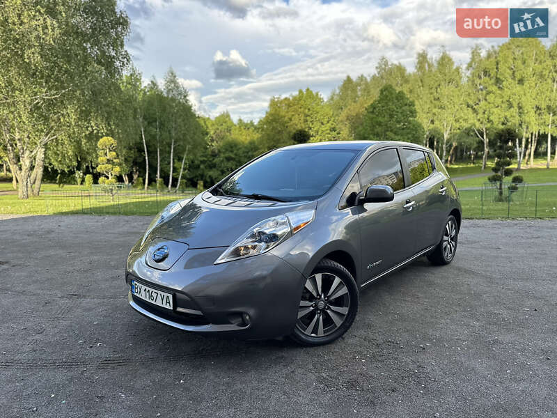 Хэтчбек Nissan Leaf 2015 в 