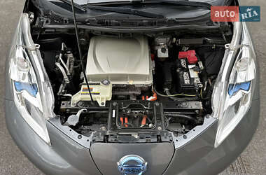 Хэтчбек Nissan Leaf 2015 в 