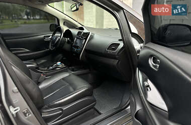 Хэтчбек Nissan Leaf 2015 в 