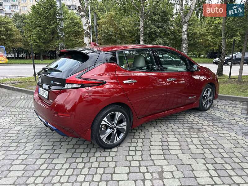 Хэтчбек Nissan Leaf 2018 в Киеве