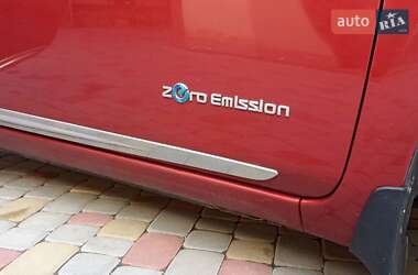 Хэтчбек Nissan Leaf 2014 в 