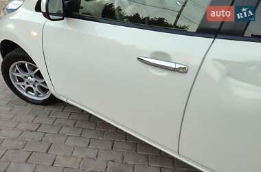 Хетчбек Nissan Leaf 2013 в 
