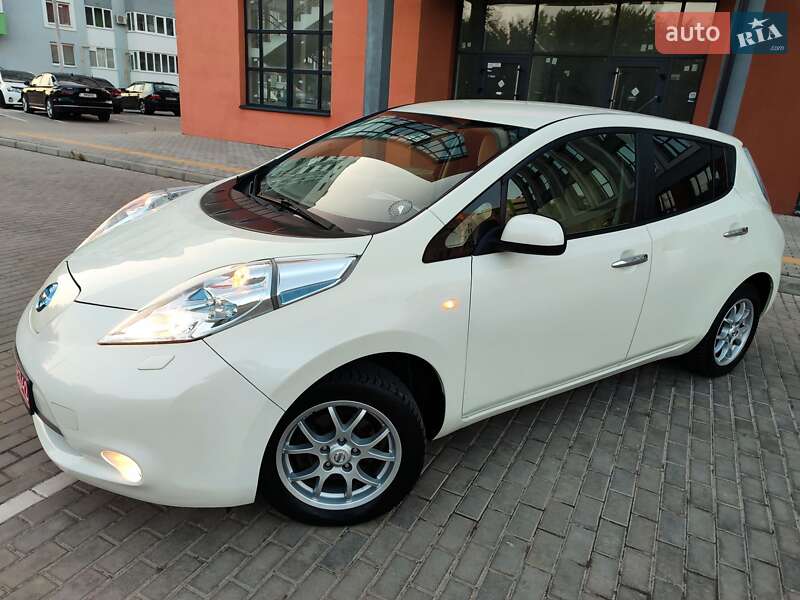Хетчбек Nissan Leaf 2013 в 