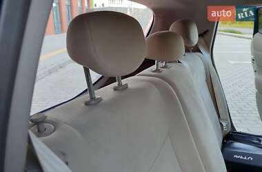 Хетчбек Nissan Leaf 2013 в 