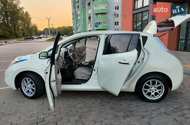 Хетчбек Nissan Leaf 2013 в 
