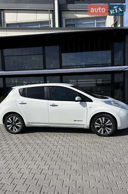 Хэтчбек Nissan Leaf 2015 в 