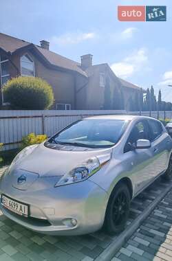 Хэтчбек Nissan Leaf 2014 в 