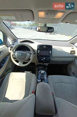 Хэтчбек Nissan Leaf 2011 в 