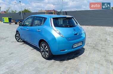 Хэтчбек Nissan Leaf 2011 в 