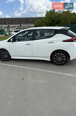 Хэтчбек Nissan Leaf 2021 в 
