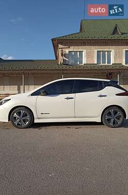 Хэтчбек Nissan Leaf 2018 в 