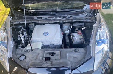 Хэтчбек Nissan Leaf 2014 в 