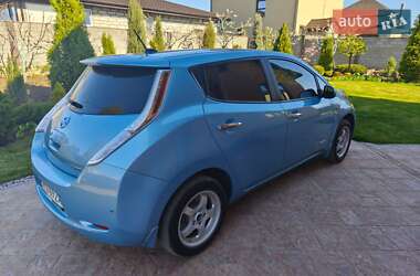 Хэтчбек Nissan Leaf 2015 в 