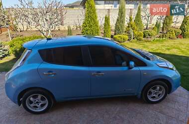 Хэтчбек Nissan Leaf 2015 в 