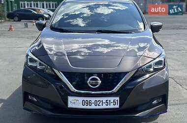 Хэтчбек Nissan Leaf 2019 в 