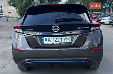Хэтчбек Nissan Leaf 2019 в 