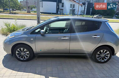 Хэтчбек Nissan Leaf 2014 в 