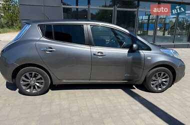 Хэтчбек Nissan Leaf 2014 в 