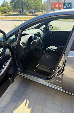 Хэтчбек Nissan Leaf 2014 в 