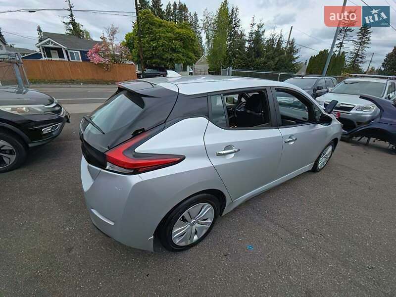 Хетчбек Nissan Leaf 2023 в Умані