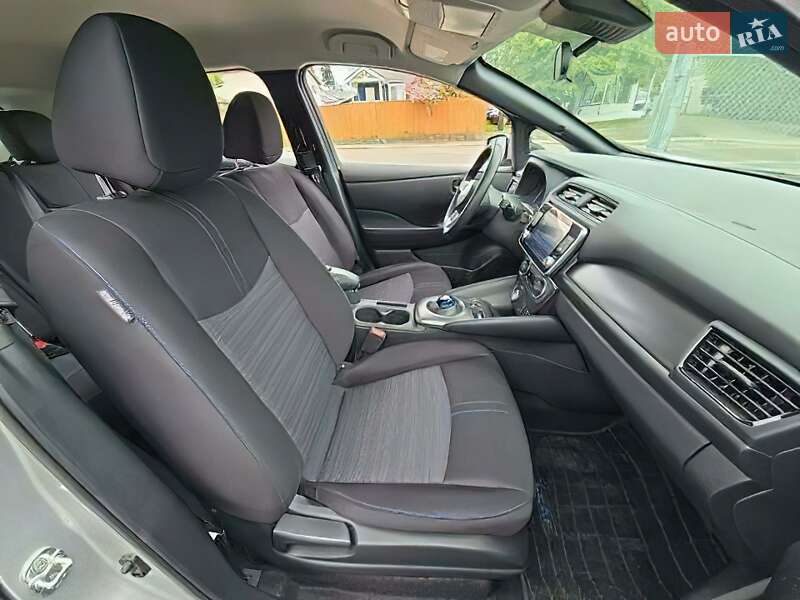 Хетчбек Nissan Leaf 2023 в Умані
