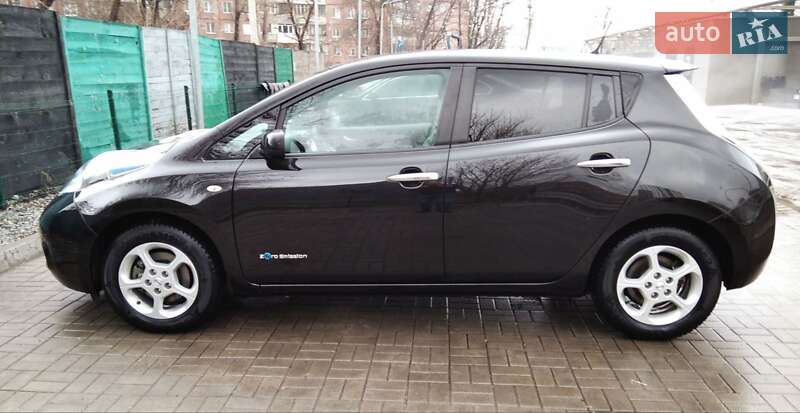 Хетчбек Nissan Leaf 2017 в Дніпрі