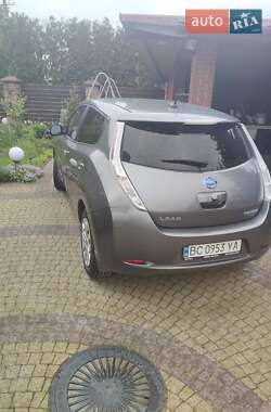 Хэтчбек Nissan Leaf 2015 в 