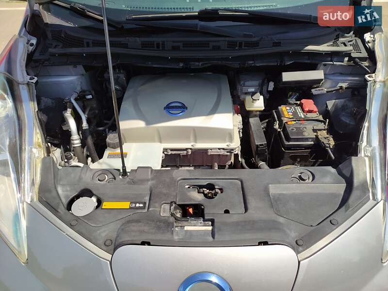 Хетчбек Nissan Leaf 2015 в Кропивницькому