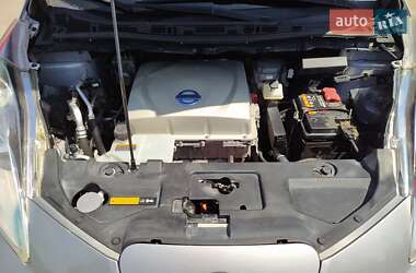 Хэтчбек Nissan Leaf 2015 в 