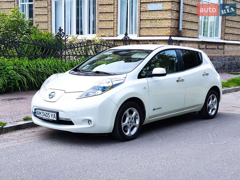 Хетчбек Nissan Leaf 2011 в 