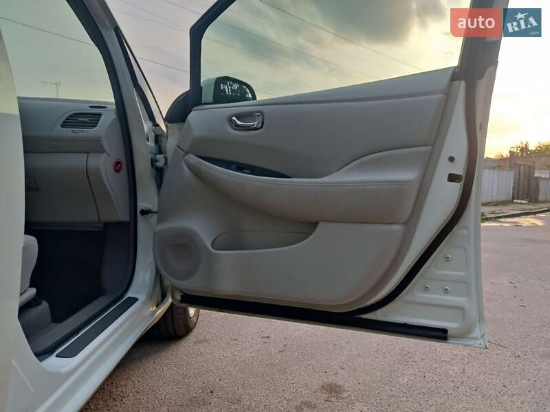 Хетчбек Nissan Leaf 2011 в Бердичеві