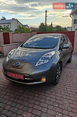Хэтчбек Nissan Leaf 2015 в 