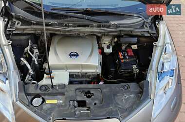 Хэтчбек Nissan Leaf 2015 в 