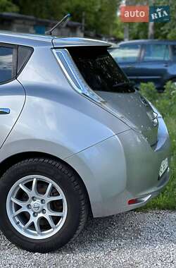 Хэтчбек Nissan Leaf 2014 в 