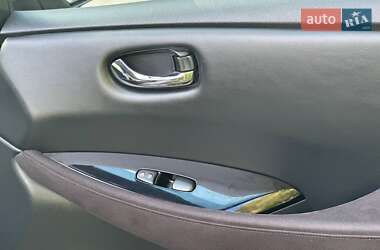 Хэтчбек Nissan Leaf 2014 в 
